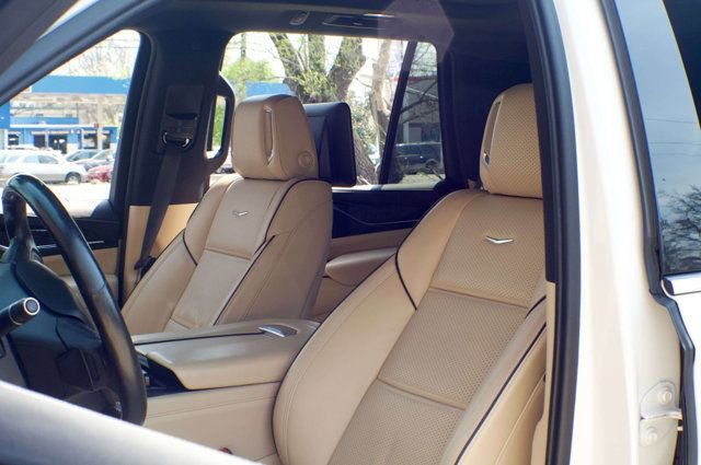 Used 2021 Cadillac Escalade Premium Luxury w/ Performance Package AWD/4WD image 22
