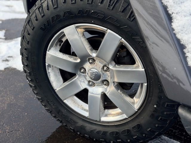 Used 2018 Jeep Wrangler Unlimited Sahara w/ Connectivity Group image 22