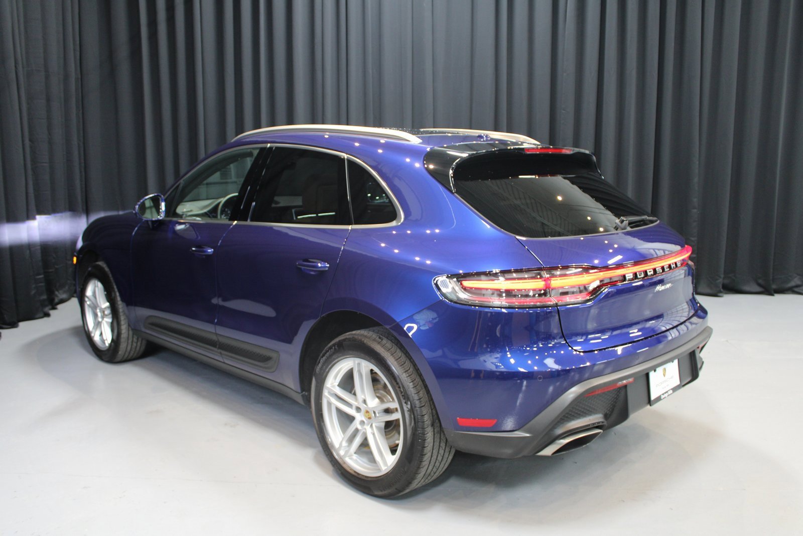 Certified 2025 Porsche Macan image 3