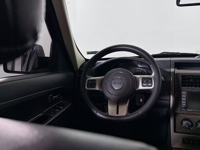 Used 2012 Jeep Liberty Limited w/ Tire & Wheel Group AWD/4WD image 11