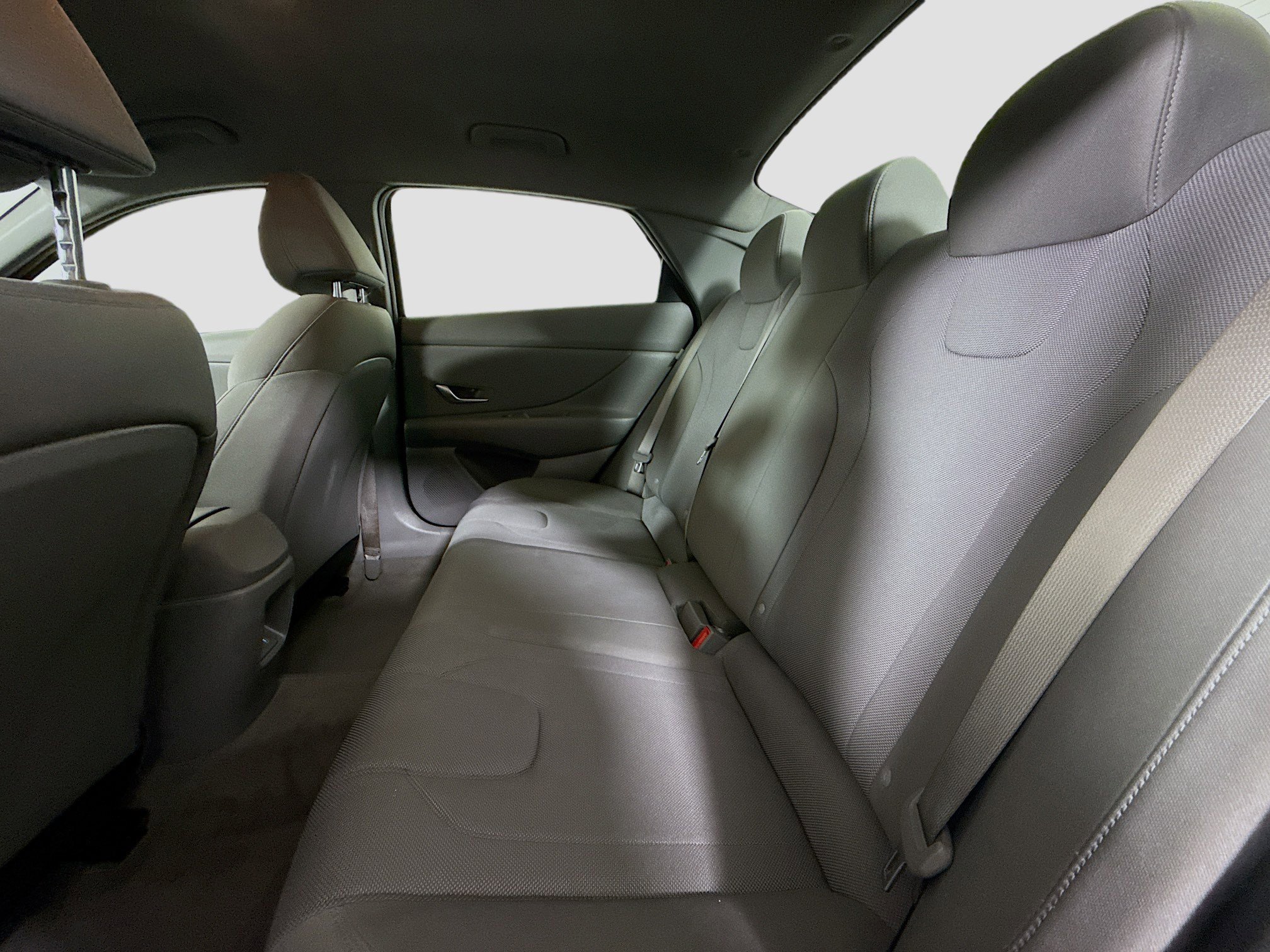 Used 2025 Hyundai Elantra SE image 24