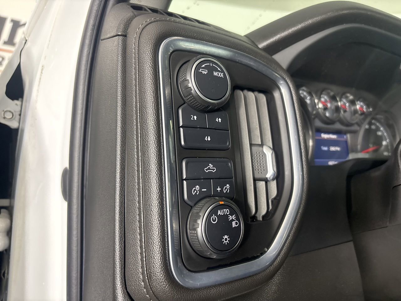 Used 2023 Chevrolet Silverado 2500 LT AWD/4WD image 8