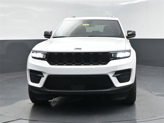 New 2025 Jeep Grand Cherokee Altitude image 3