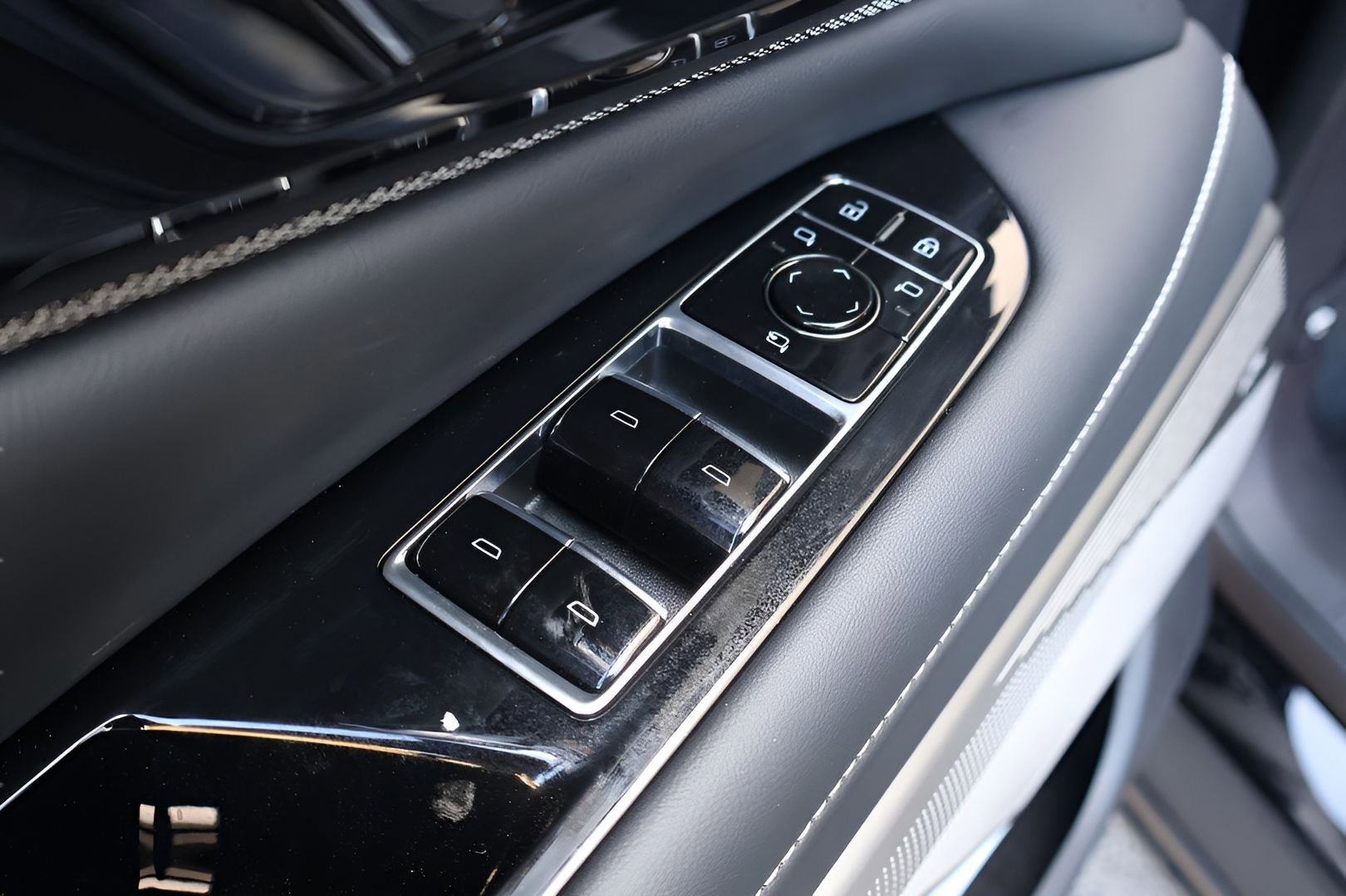 New 2026 Cadillac Optiq Luxury 1 RWD image 10