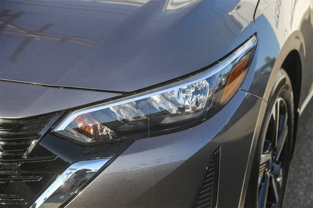 Used 2025 Nissan Sentra SV w/ All-Weather Package FWD image 4
