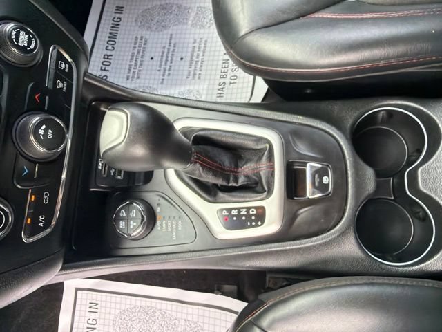 Used 2016 Jeep Cherokee Trailhawk AWD/4WD image 20