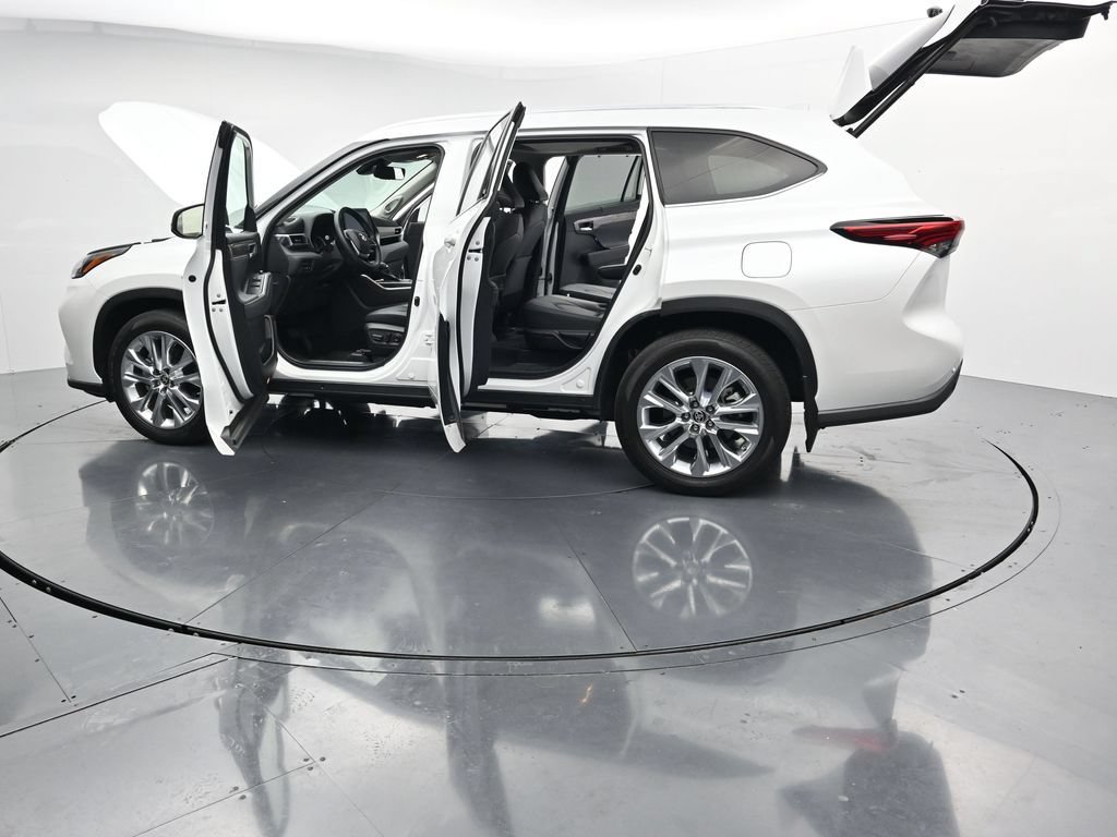 Used 2022 Toyota Highlander Limited AWD/4WD image 28