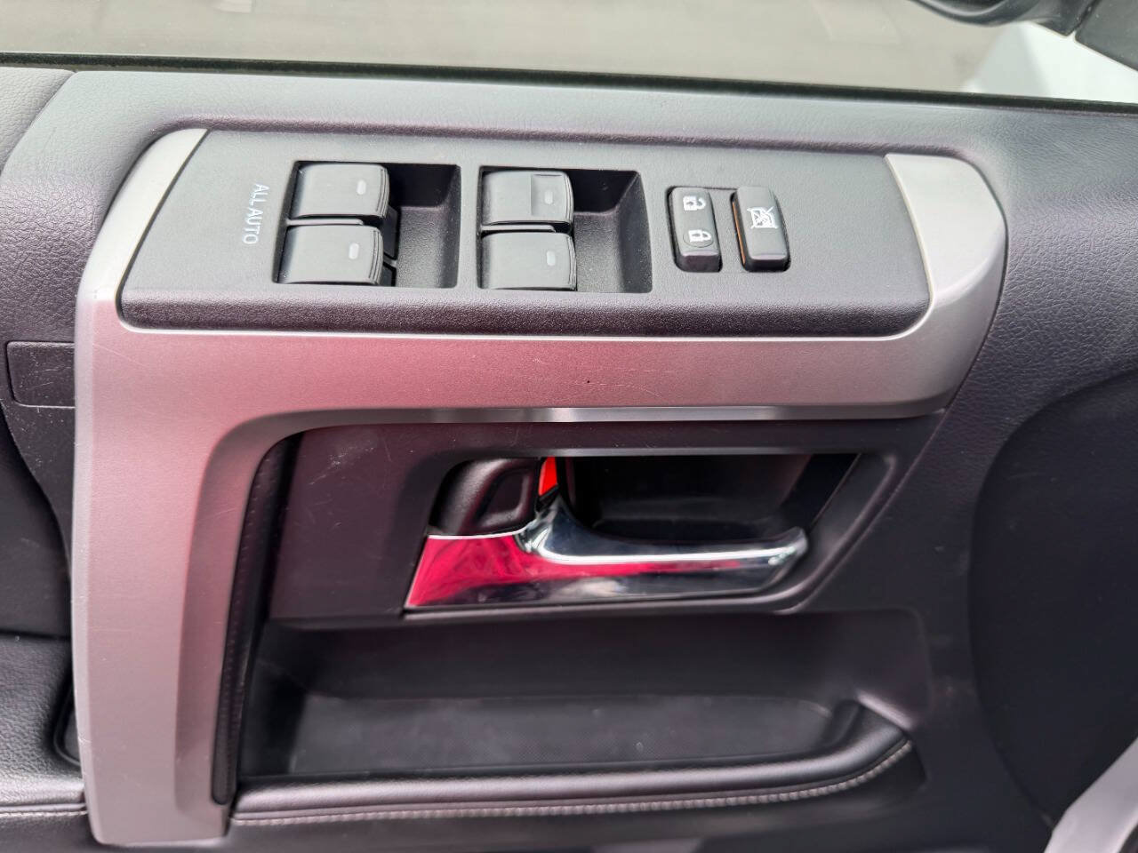 Used 2014 Toyota 4Runner SR5 AWD/4WD image 17