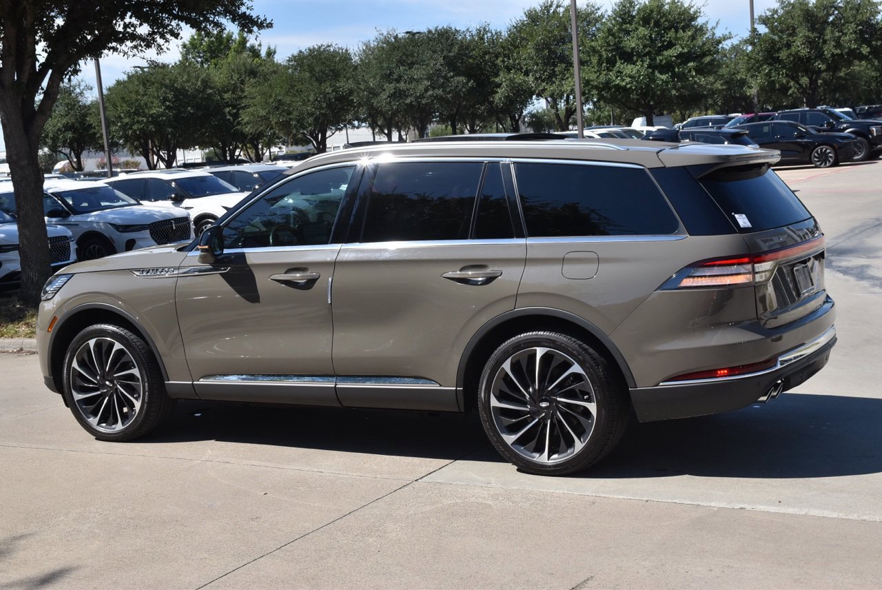 Certified 2025 Lincoln Aviator Reserve w/ Equipment Group 201A AWD/4WD image 11