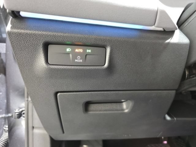 Certified 2025 Volkswagen Tiguan SE AWD/4WD image 18