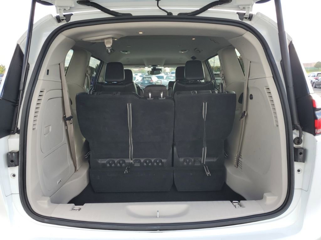 Used 2022 Chrysler Pacifica Touring-L image 34