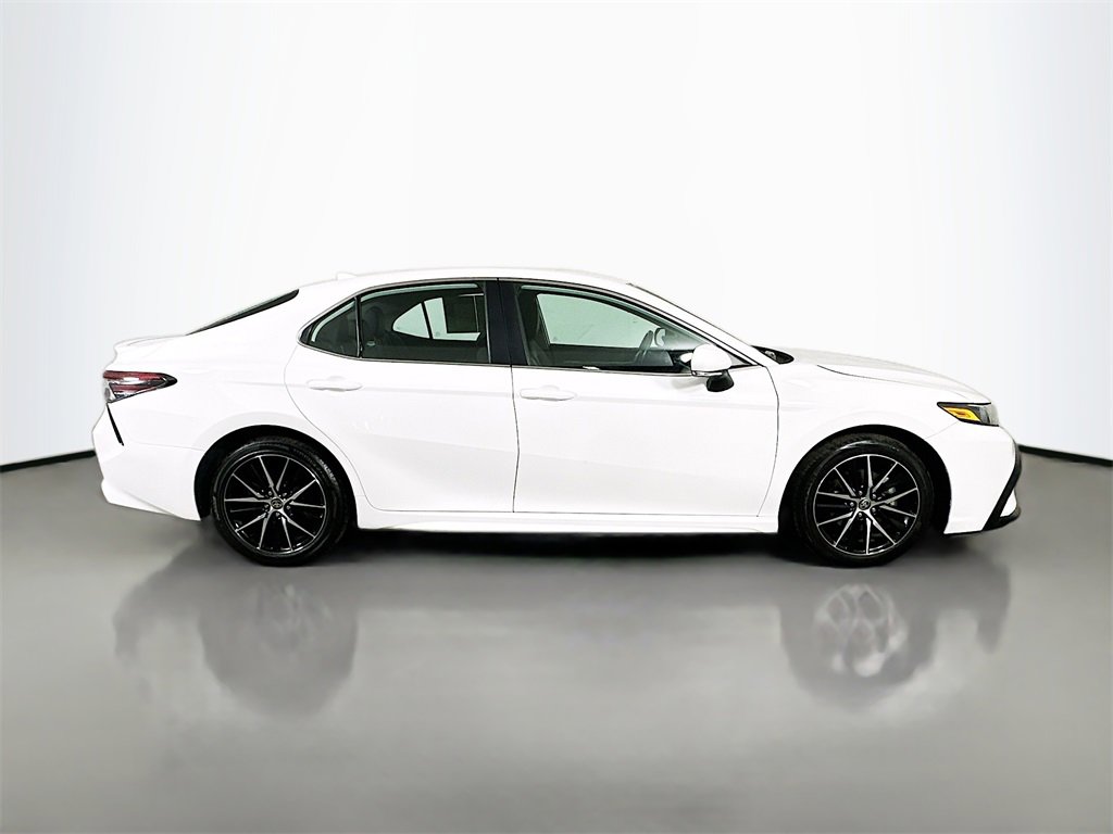 Used 2024 Toyota Camry SE image 7
