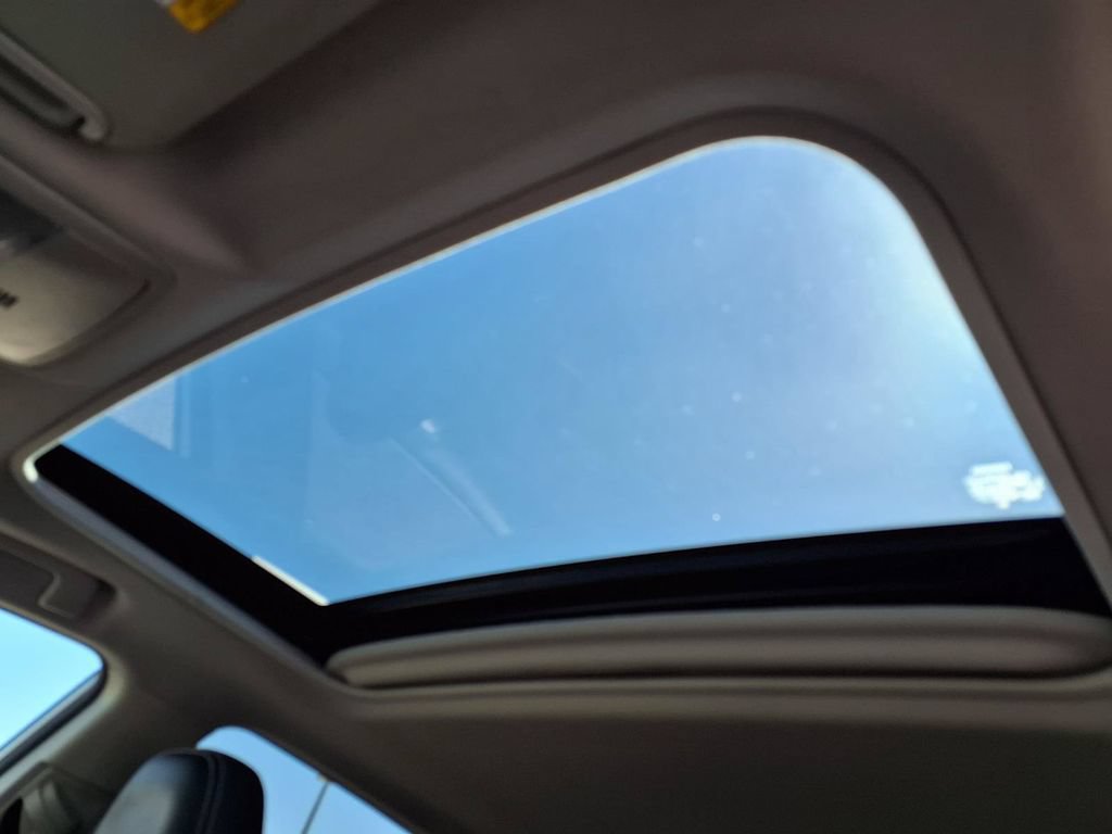 Used 2018 Toyota RAV4 Limited FWD image 19