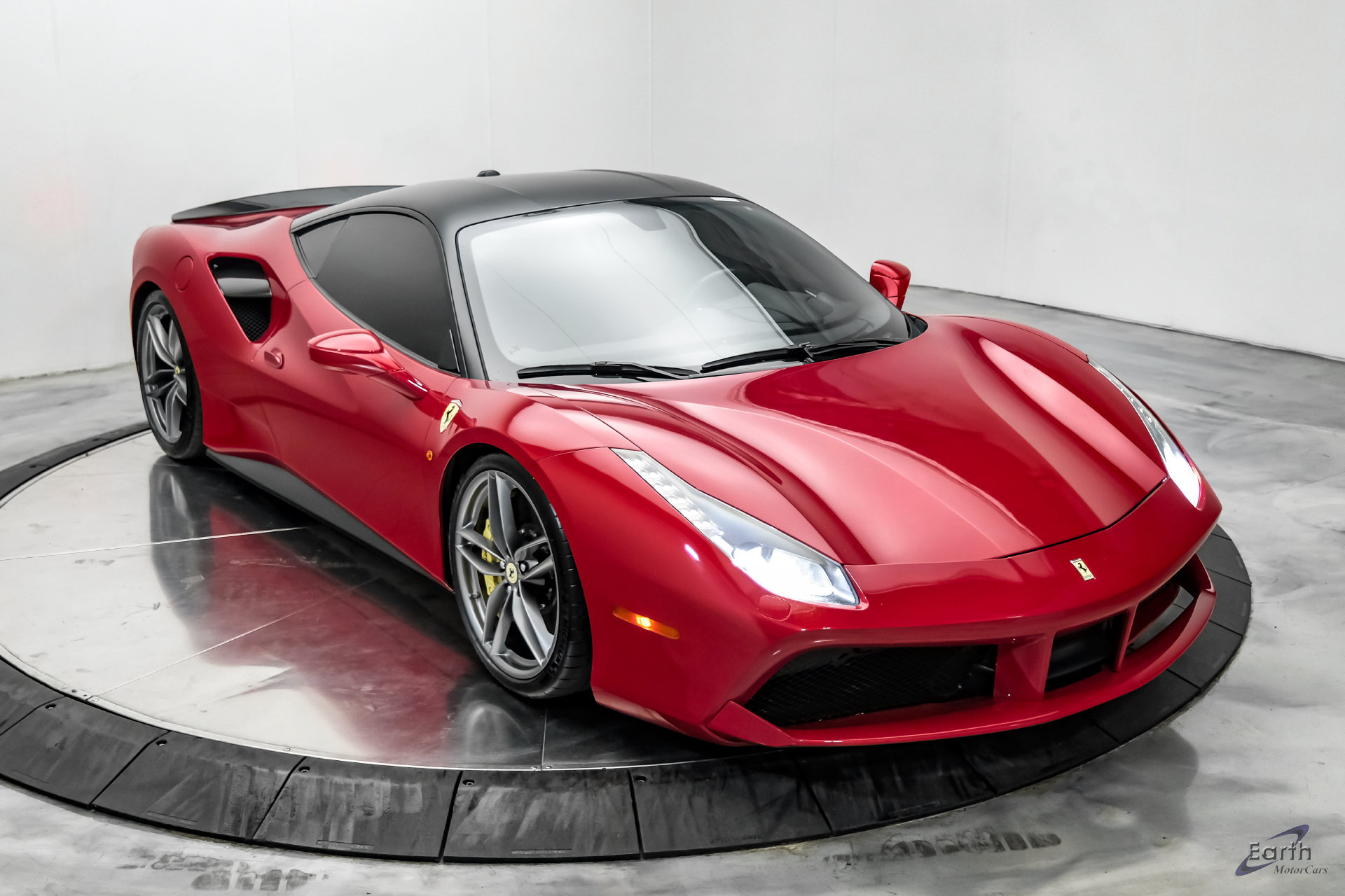 Used 2017 Ferrari 488 GTB RWD image 31