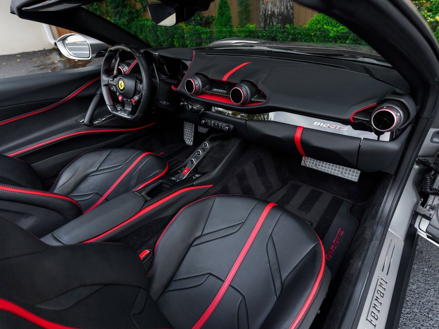 Used 2022 Ferrari 812 GTS RWD image 15