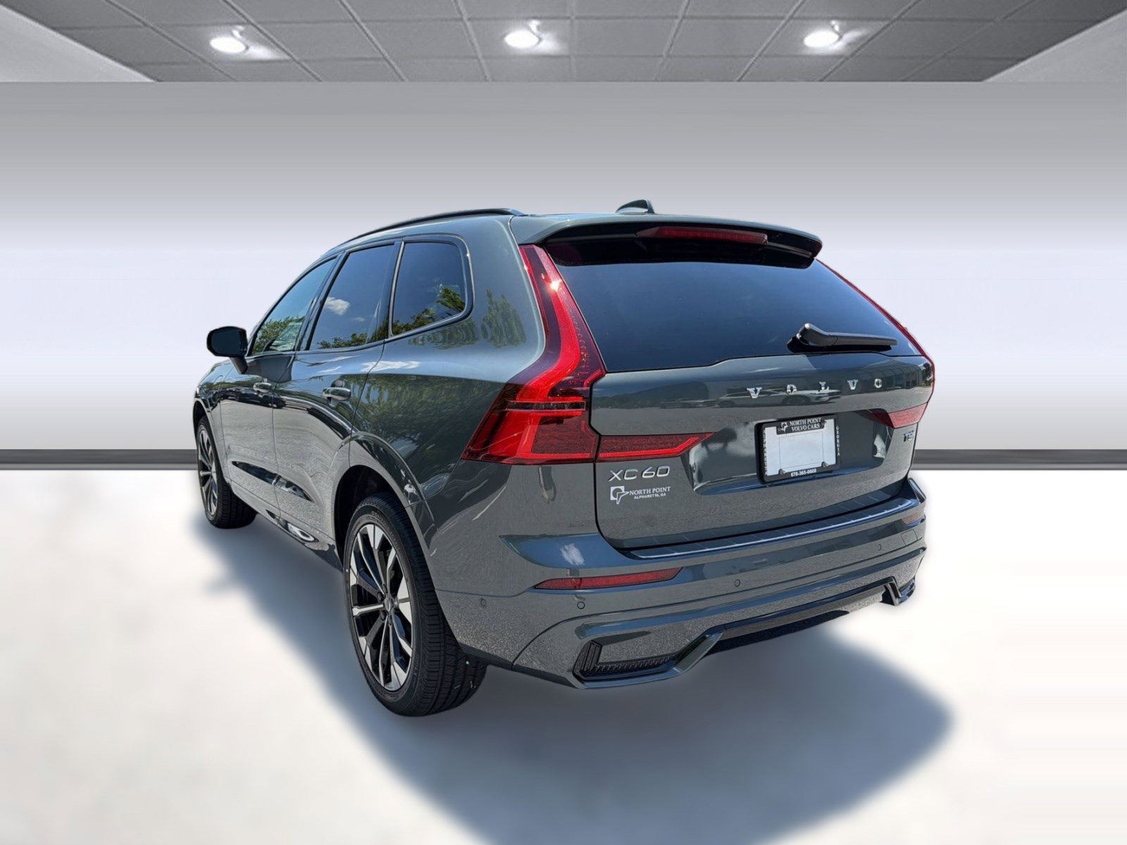 New 2026 Volvo XC60 T8 Plus w/ Climate Package AWD/4WD image 3