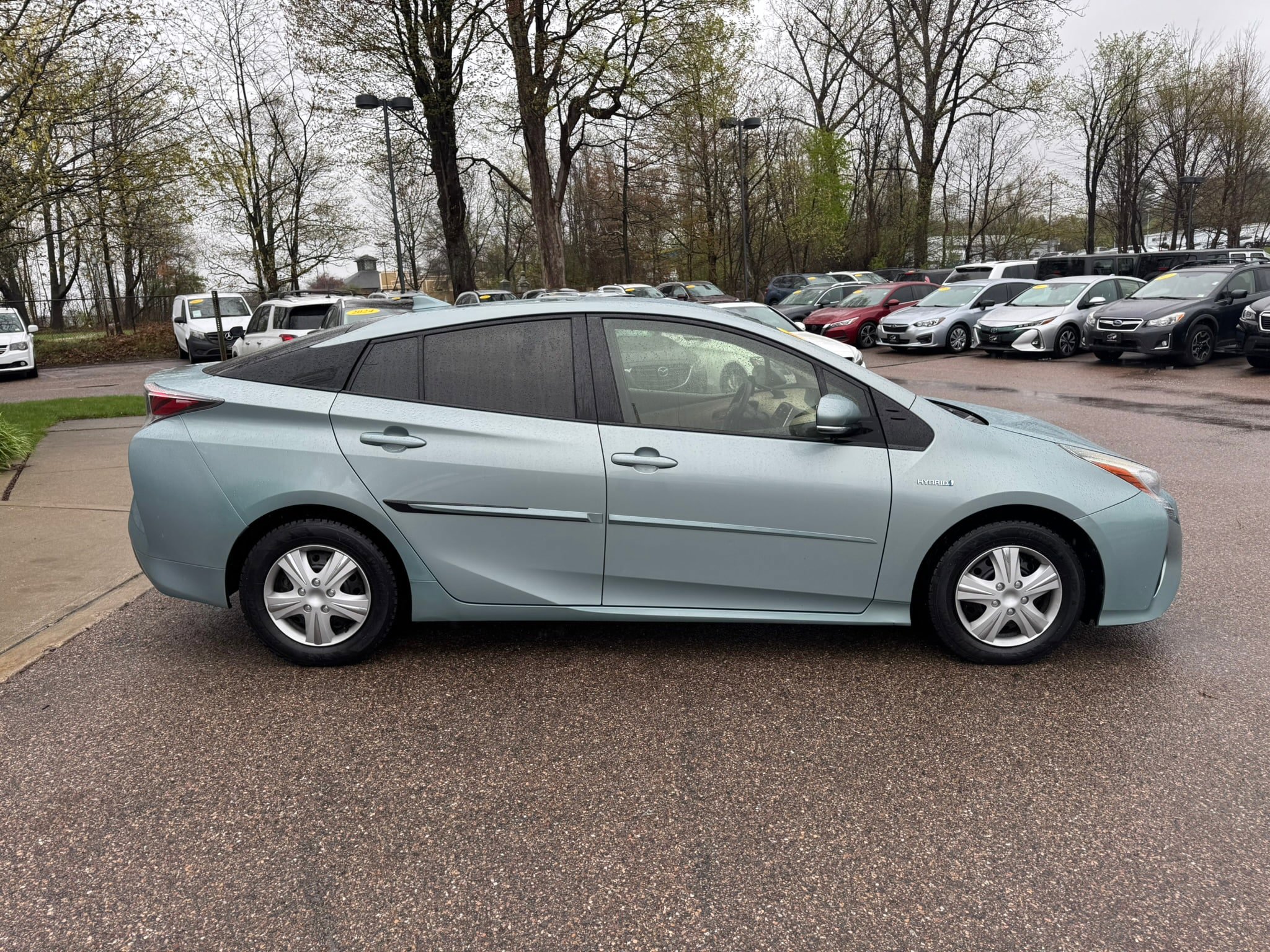Used 2016 Toyota Prius Two w/ Preferred Accessory Package FWD image 8