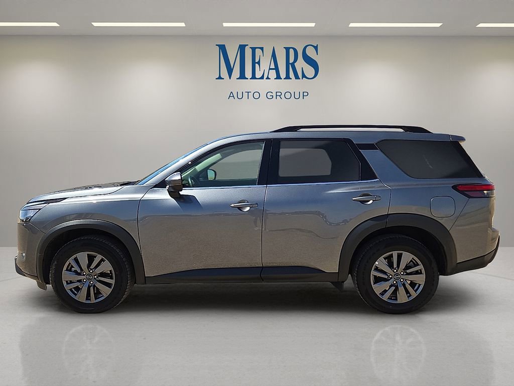 Used 2025 Nissan Pathfinder SV AWD/4WD image 2