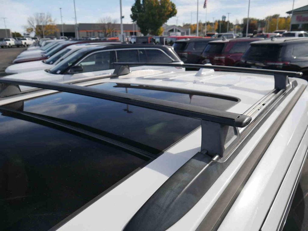 Used 2017 Jeep Grand Cherokee Overland w/ Jeep Active Safety Group image 34