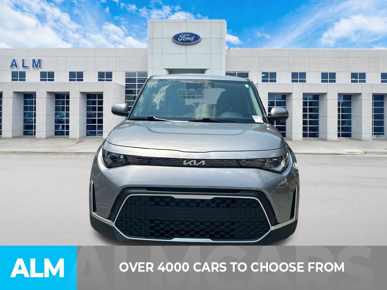 Used 2025 Kia Soul LX w/ LX Technology Package FWD image 2