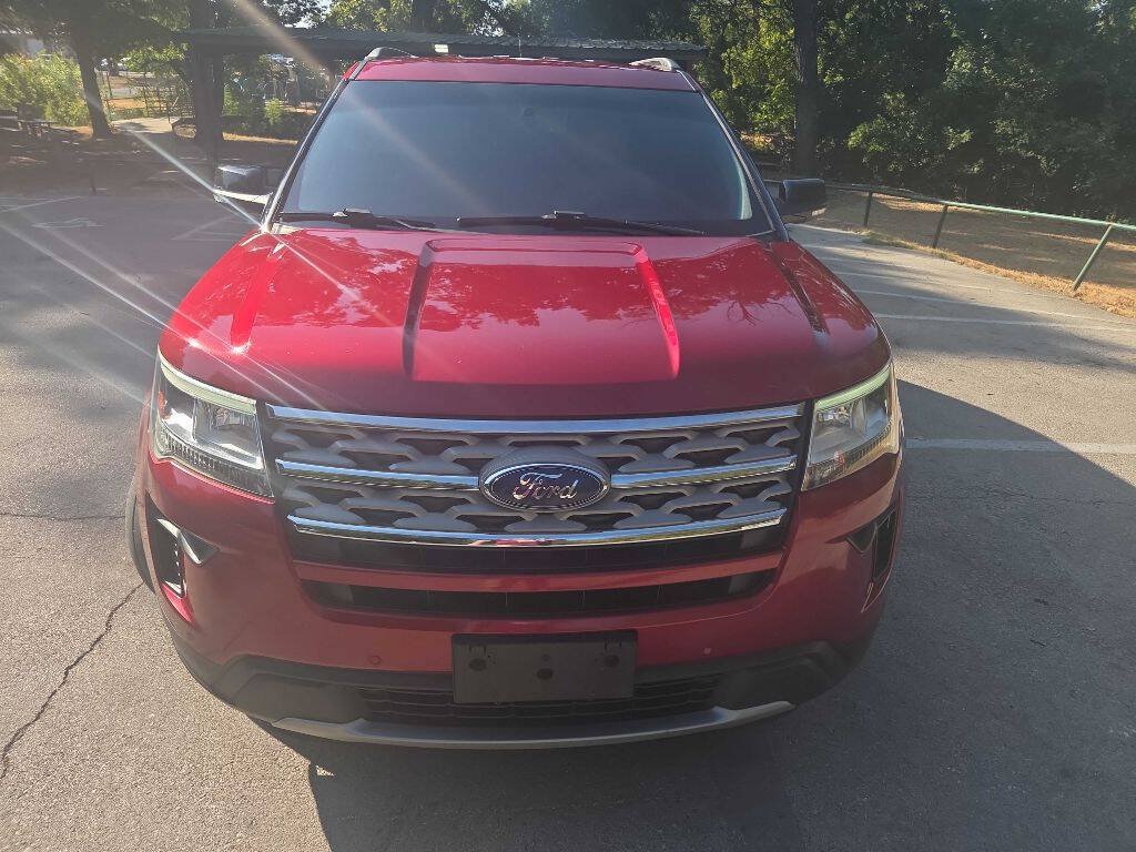Used 2018 Ford Explorer XLT w/ Equipment Group 202A FWD image 9