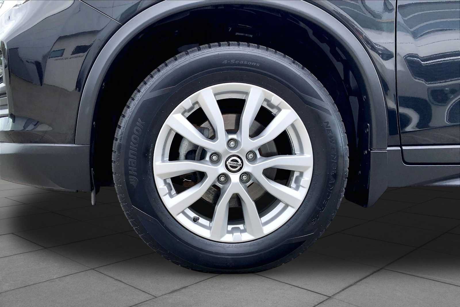 Used 2020 Nissan Rogue S w/ Special Edition Package AWD/4WD image 11