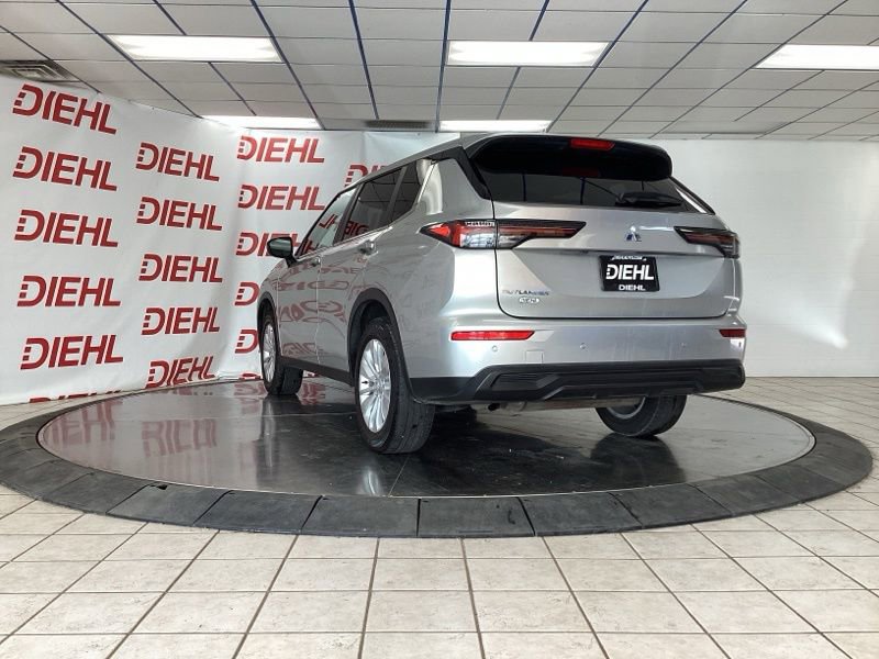 Used 2025 Mitsubishi Outlander ES AWD/4WD image 5