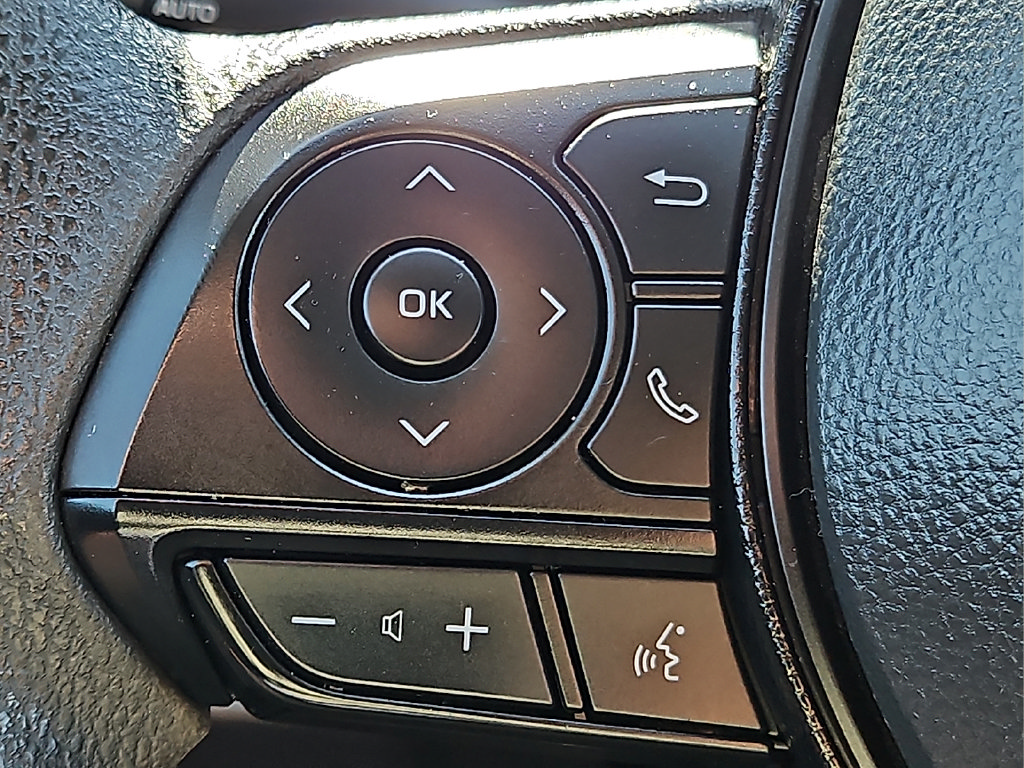 Used 2025 Toyota RAV4 XLE FWD image 23
