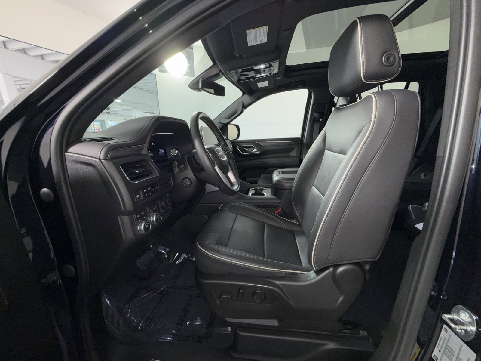 Used 2022 GMC Yukon SLT w/ SLT Luxury Package AWD/4WD image 13