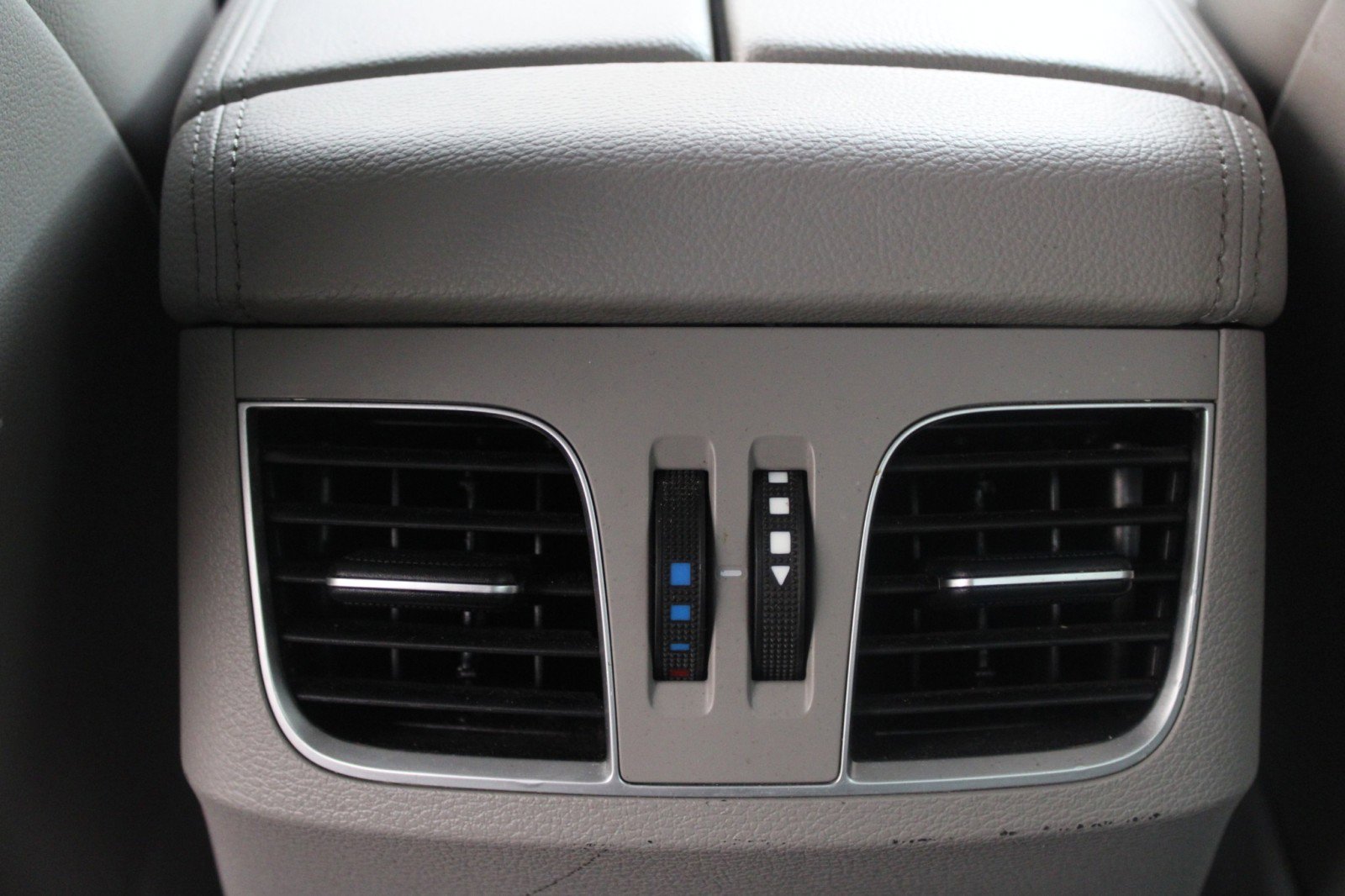 Used 2015 Hyundai Genesis 3.8 image 18