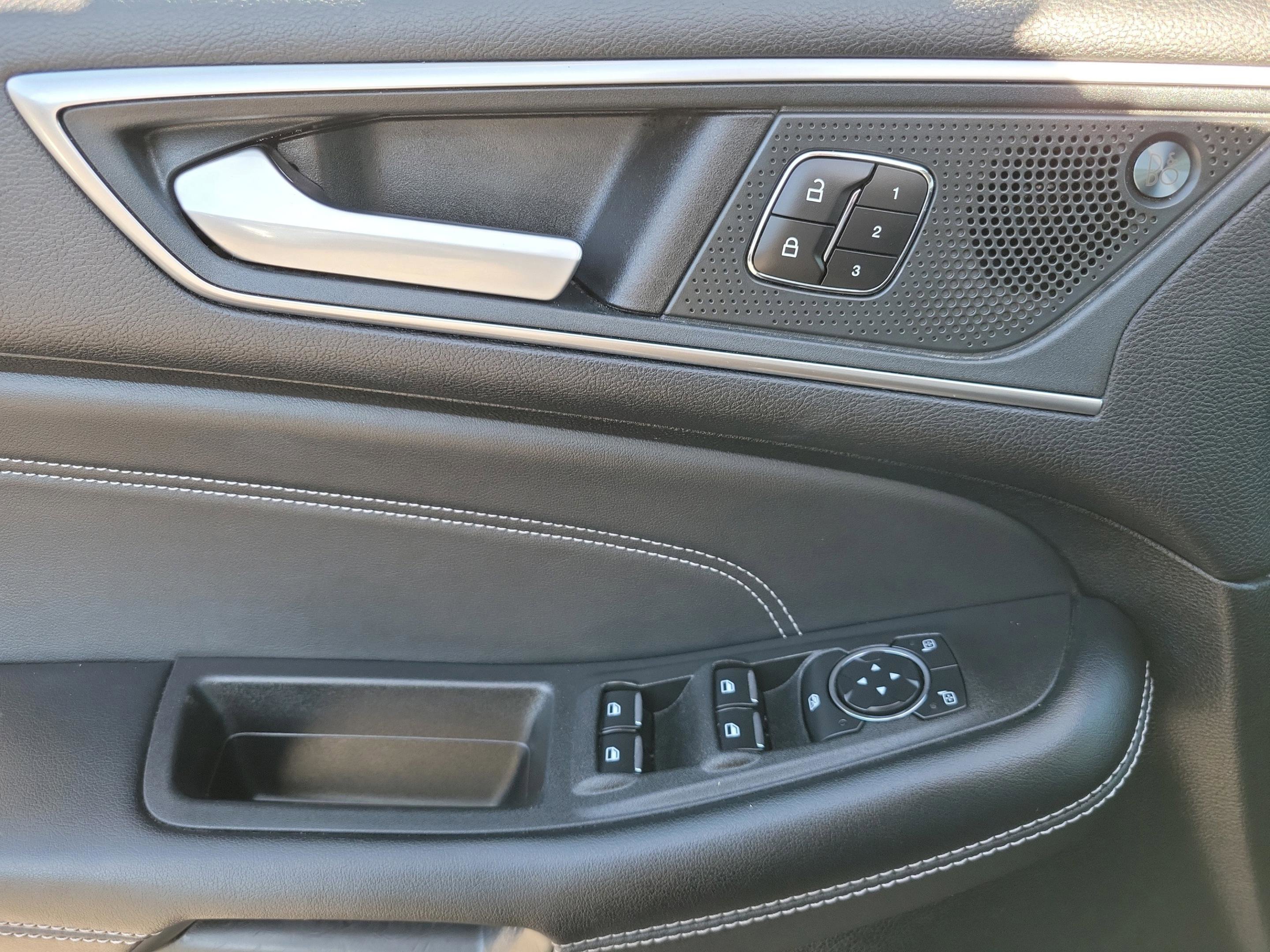 Used 2024 Ford Edge Titanium image 19