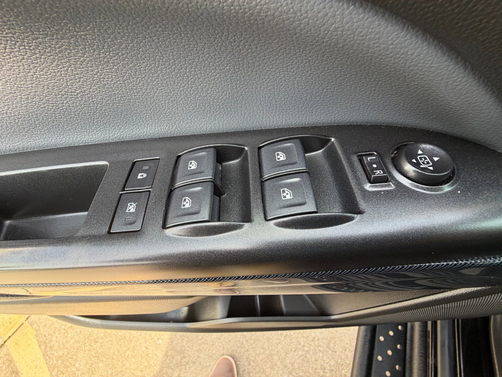 Certified 2022 Chevrolet Colorado Z71 w/ Z71 Midnight Edition image 11