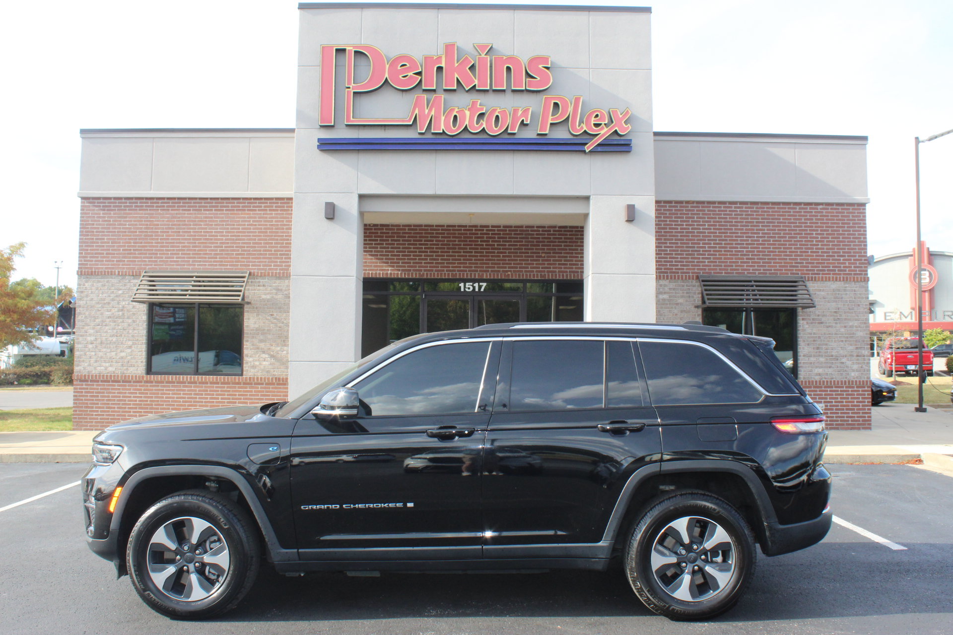 Used 2022 Jeep Grand Cherokee Limited 4xe w/ Luxury Tech Group II AWD/4WD image 8