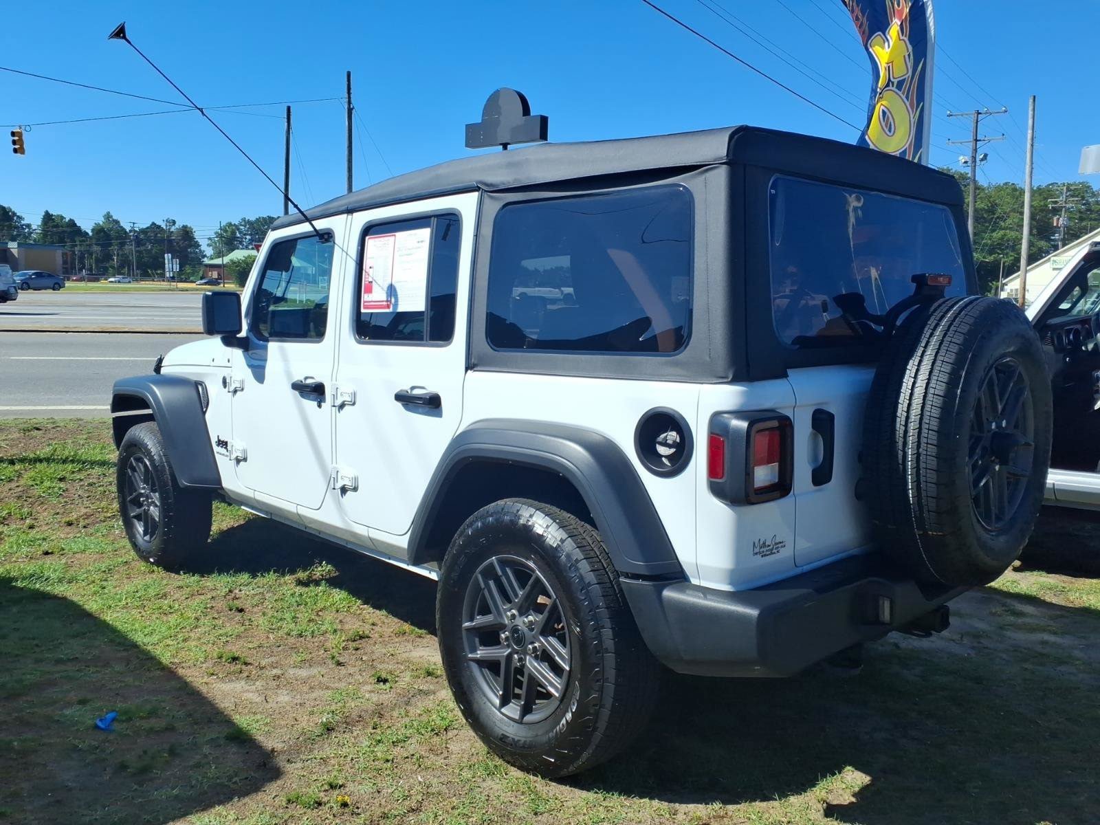 Used 2025 Jeep Wrangler Unlimited Sport AWD/4WD image 4