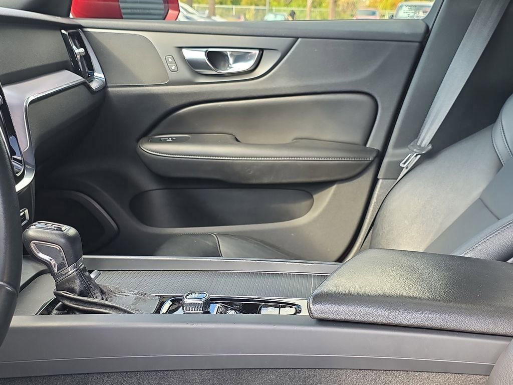 Used 2020 Volvo S60 T5 Momentum FWD image 22