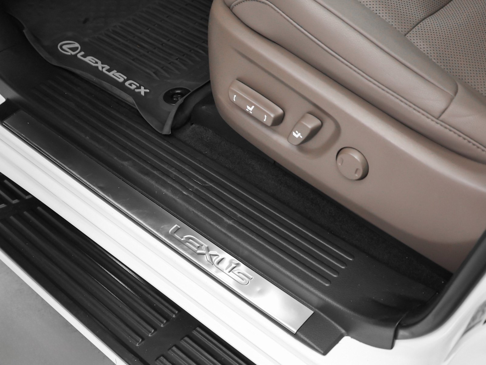 Used 2022 Lexus GX 460 Premium w/ Premium Package image 25