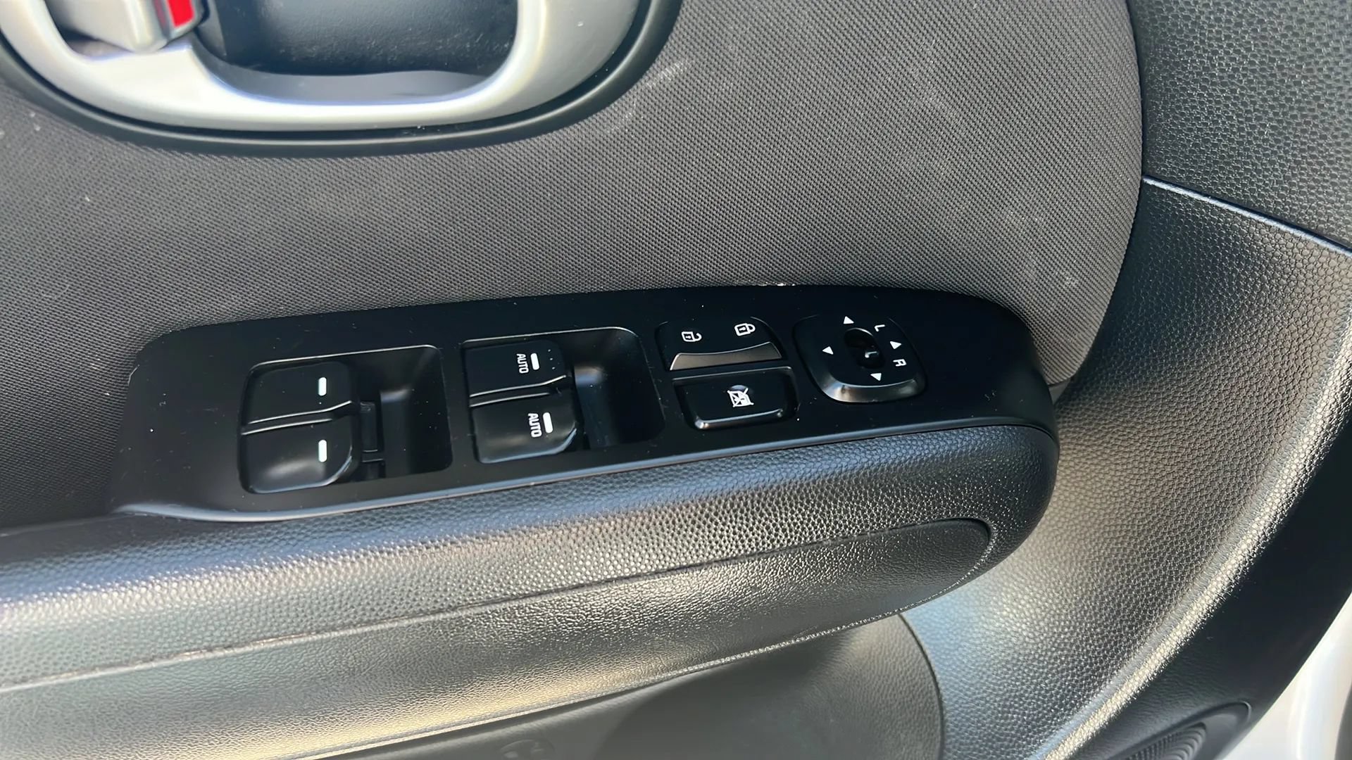 Used 2016 Kia Soul + FWD image 15