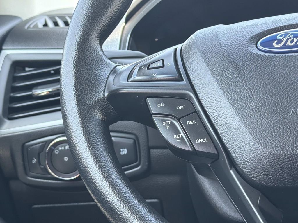 Used 2019 Ford Edge SE image 10