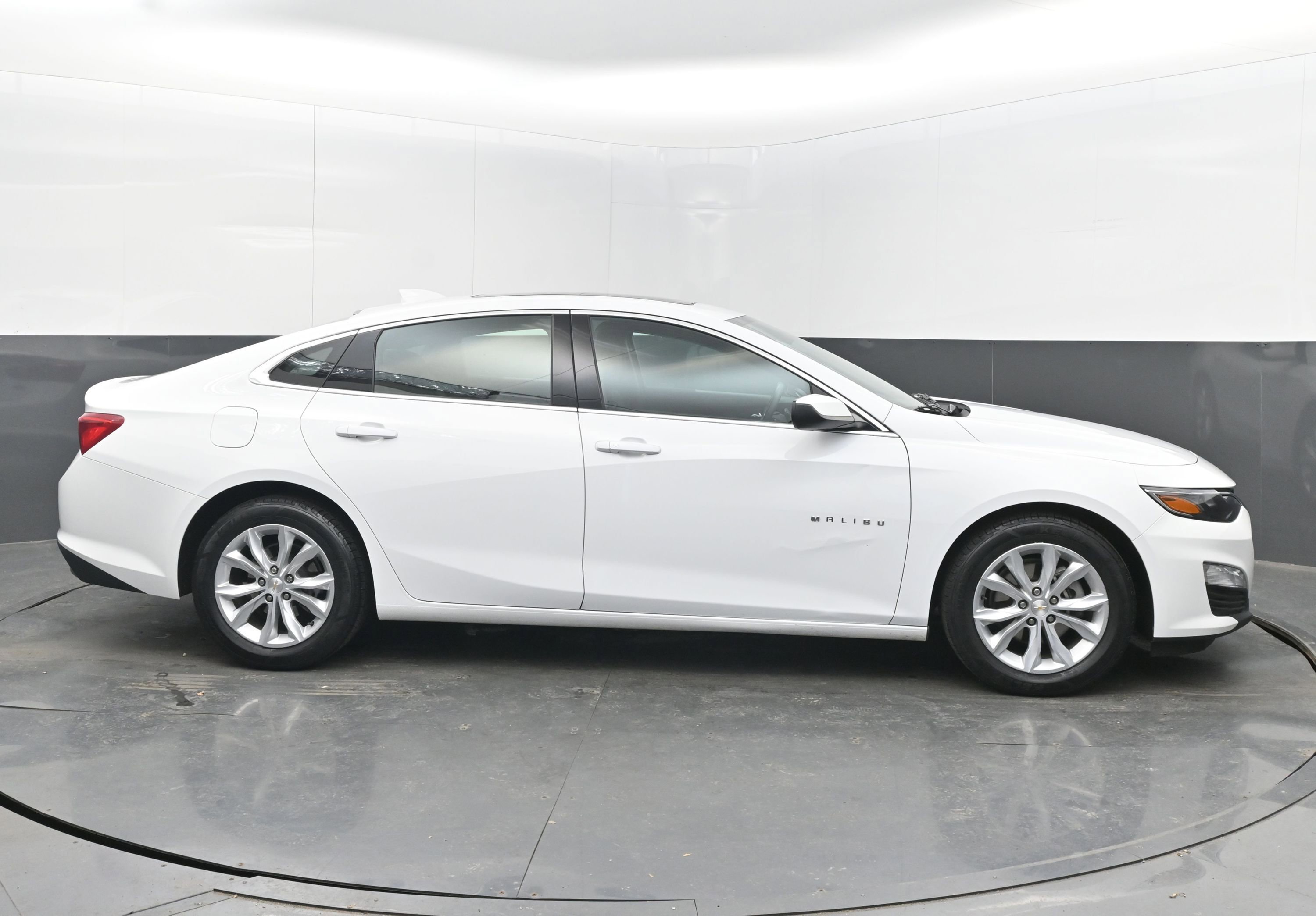 Used 2024 Chevrolet Malibu LT image 10