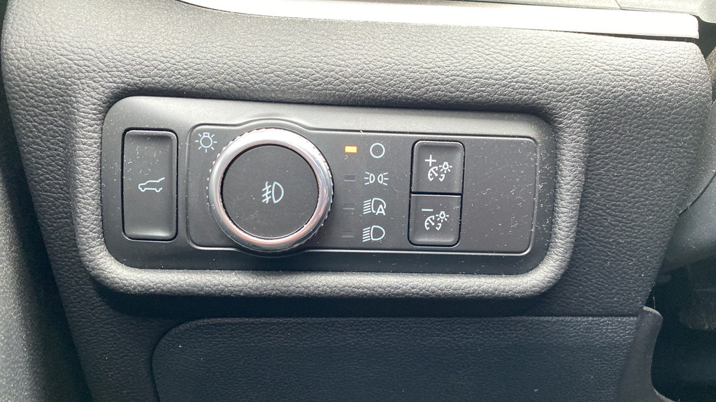 Used 2020 Ford Explorer XLT w/ Equipment Group 202A AWD/4WD image 31