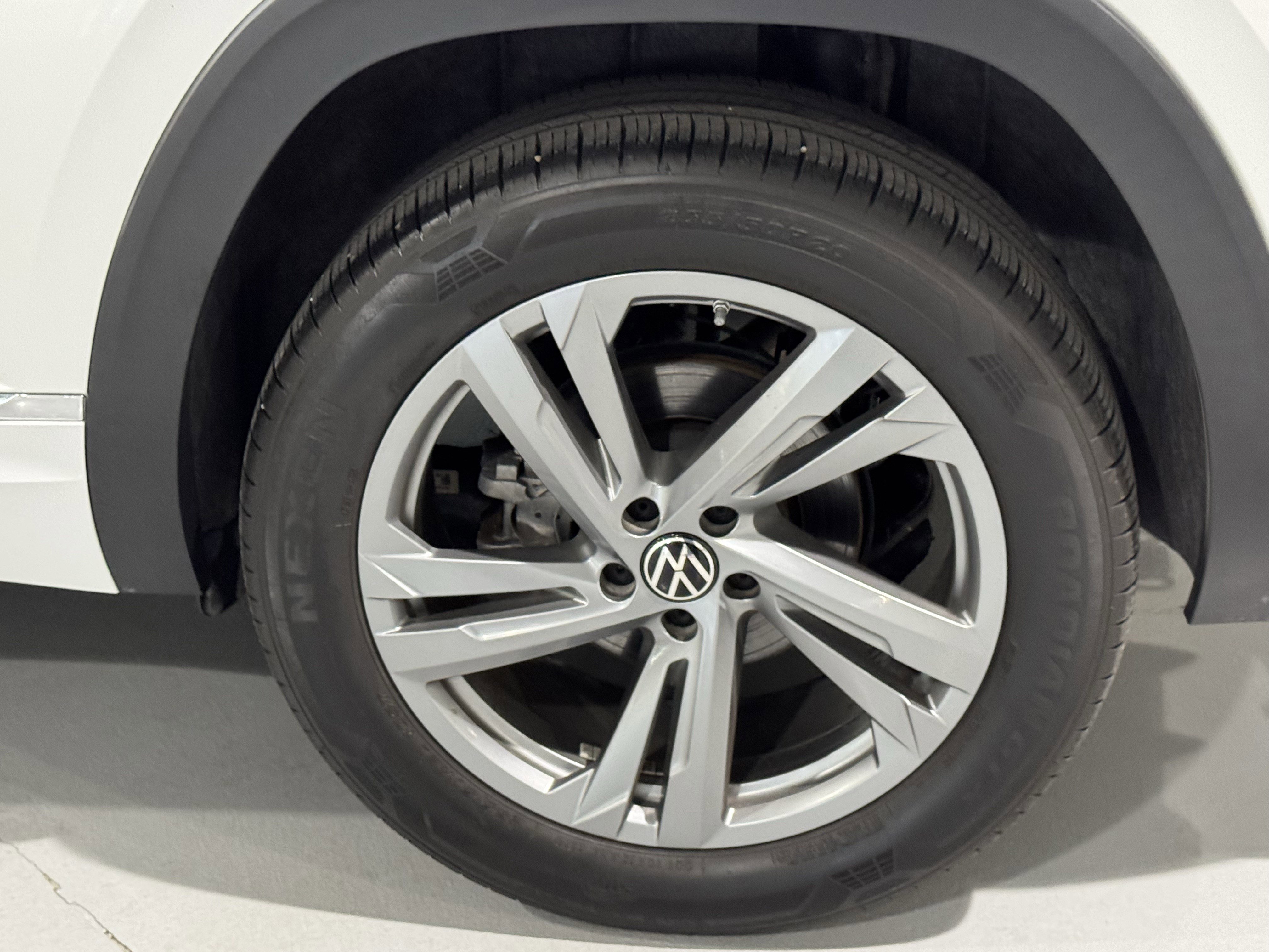 Used 2024 Volkswagen Atlas Cross Sport SEL R-Line image 42