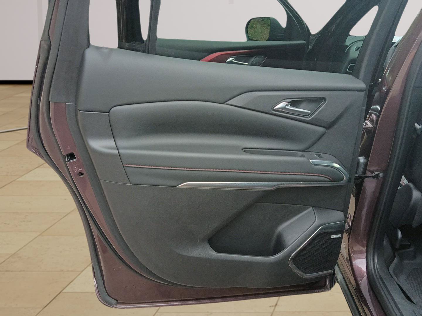 Used 2024 Chevrolet Traverse RS FWD image 13