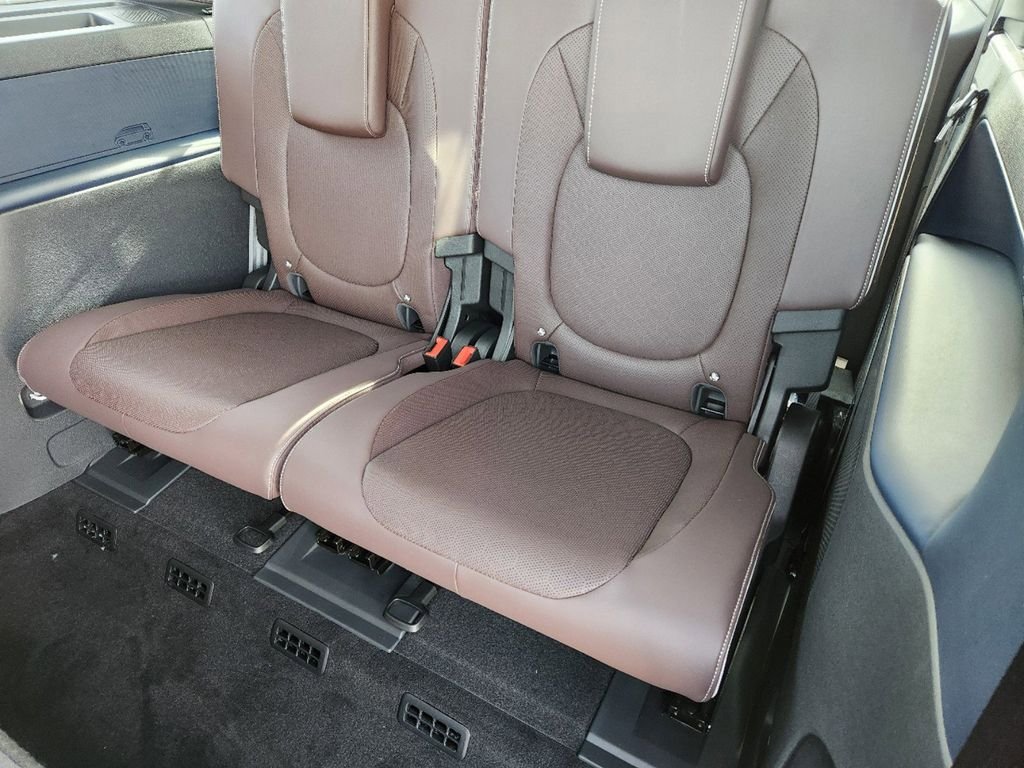 New 2025 Volkswagen ID. Buzz Pro S RWD image 21