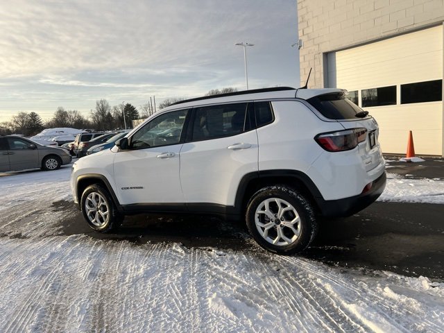 Used 2025 Jeep Compass Latitude image 13