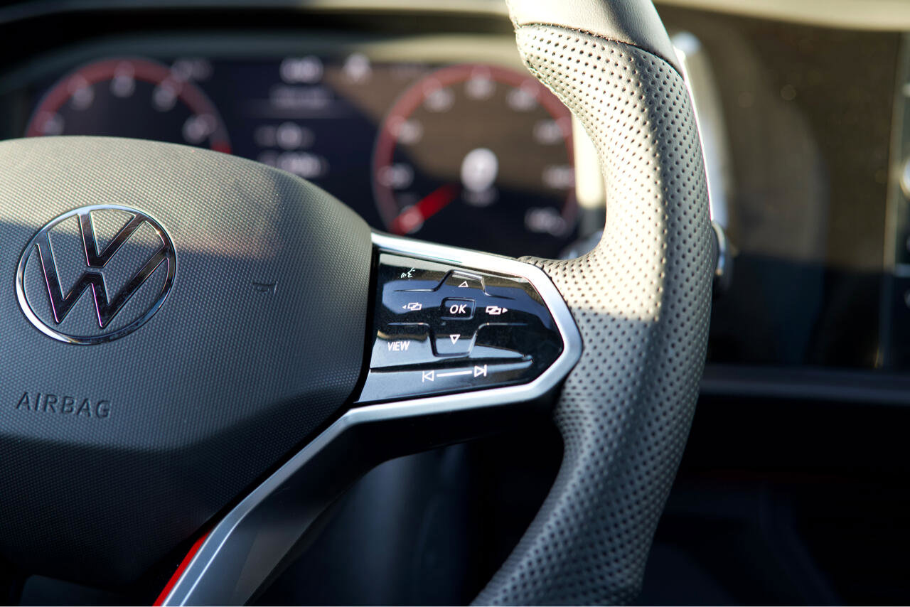 Used 2022 Volkswagen Jetta GLI Autobahn w/ GLI Black Package image 39