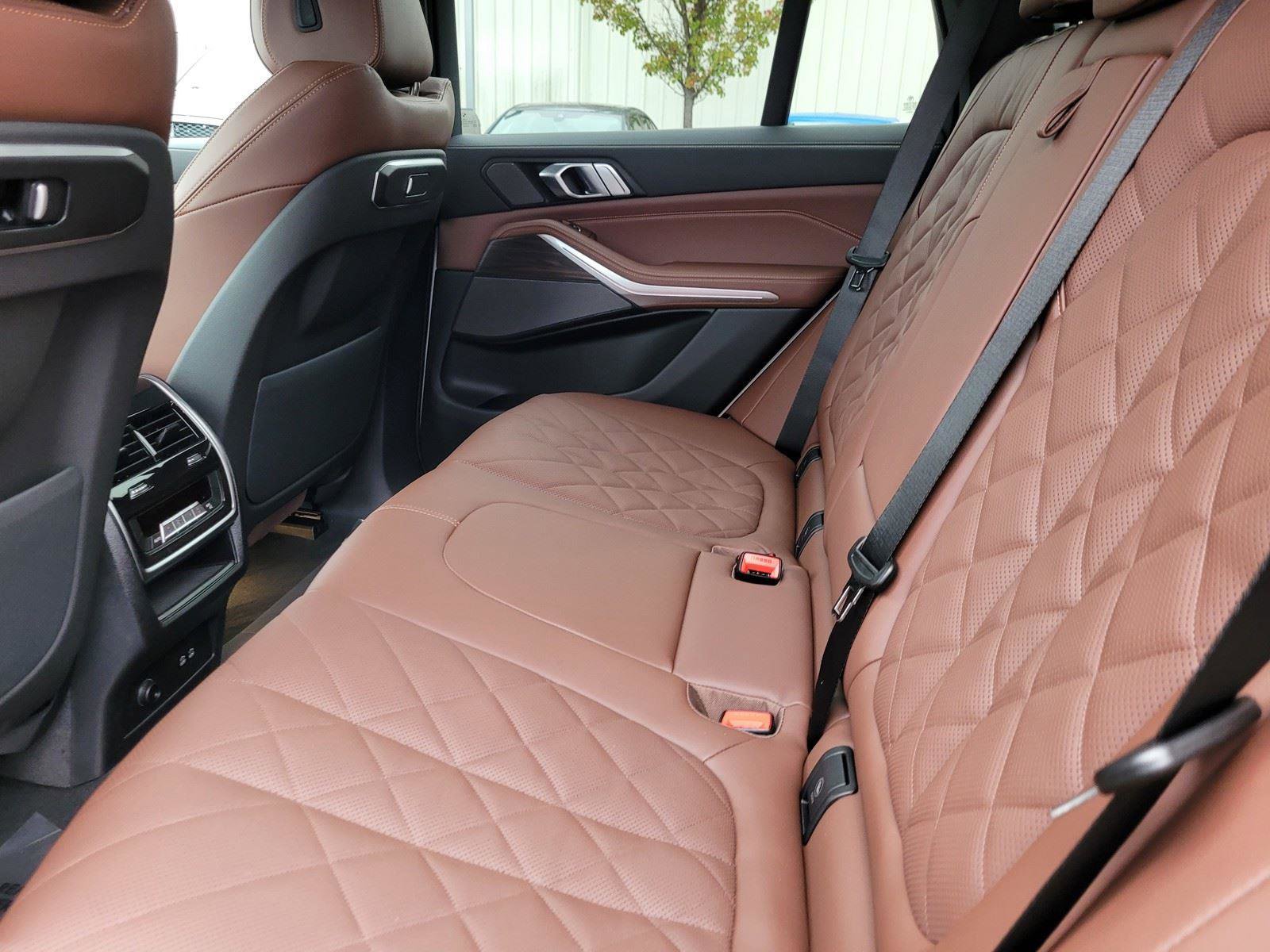 New 2026 BMW X5 xDrive50e w/ Premium Package AWD/4WD image 13