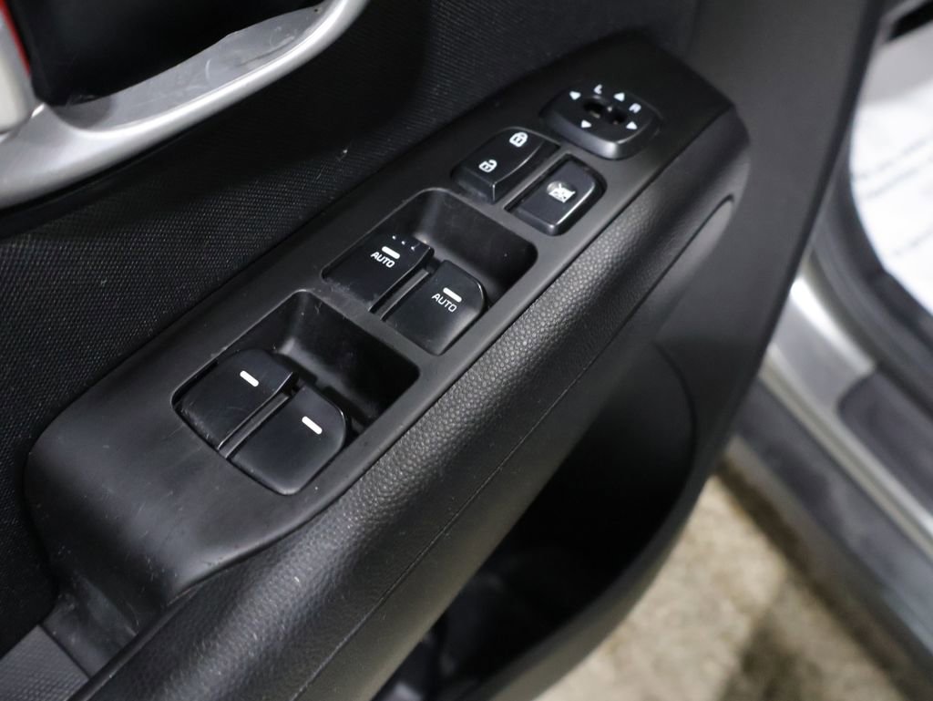 Used 2015 Kia Soul + image 14