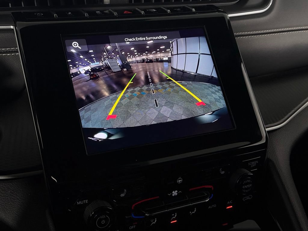 Used 2023 Jeep Grand Cherokee L Laredo AWD/4WD image 19