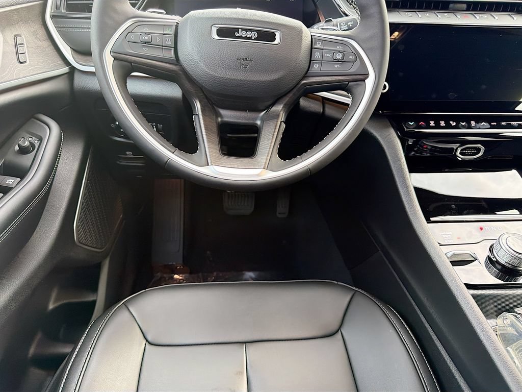 New 2026 Jeep Grand Cherokee Limited w/ Limited Altitude Package AWD/4WD image 17
