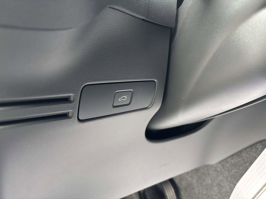 New 2026 Volvo XC40 B5 Ultra w/ Protection Package Premier image 13